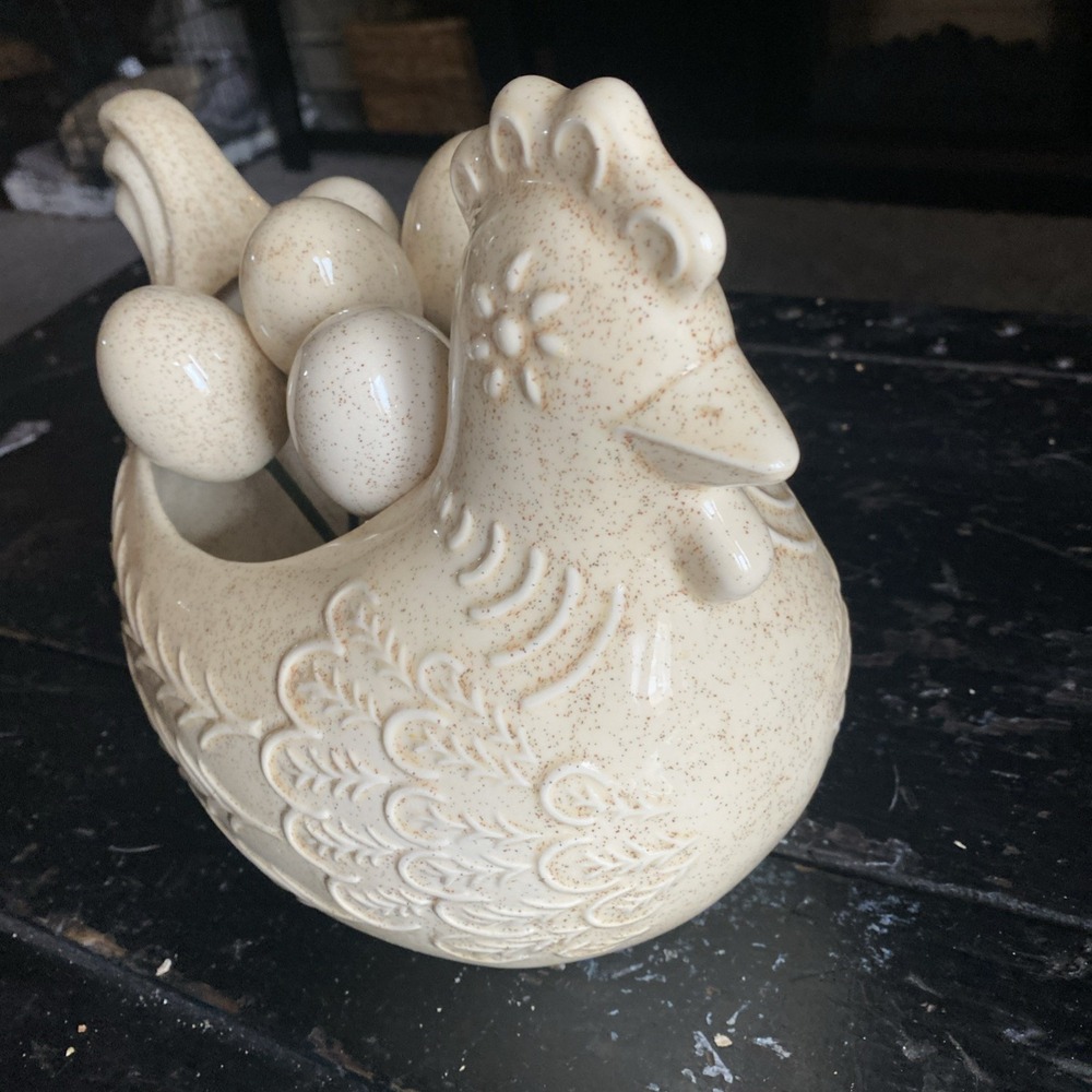 Chicken CENTERPIECE with 5 EGGS - Tan Speckled Finish - 10.5 long X 8" high - Picture 2 of 5